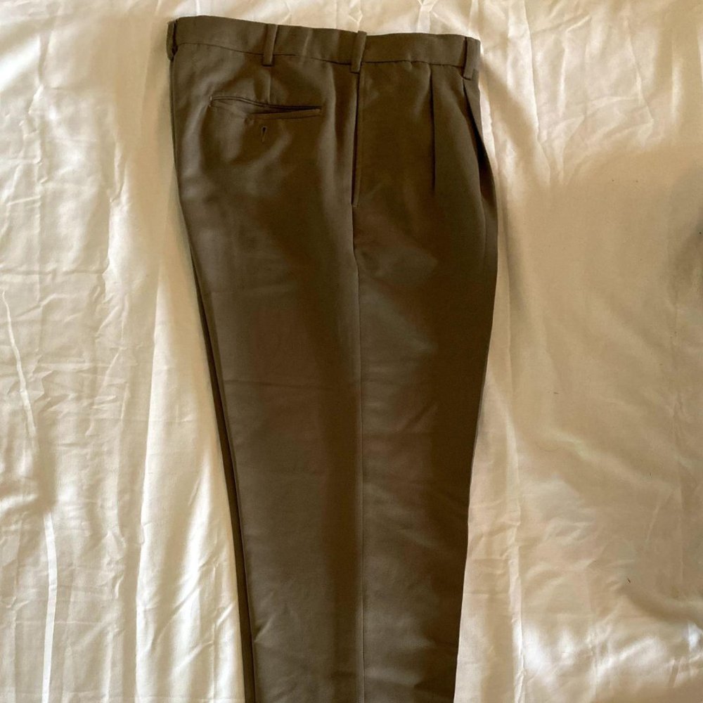 Croft & Barrow Men’s dark khaki Dress Pants